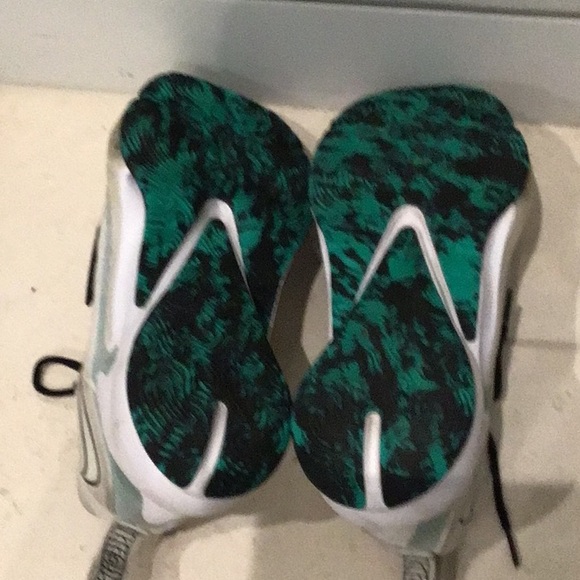 Giannis Nike zoom freak 3, pretty good condition. - Picture 4 of 4